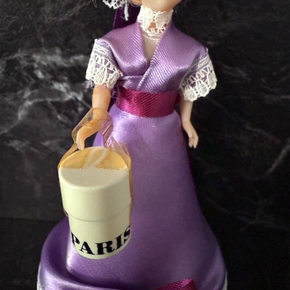 Blinking Eye Paris Doll - Picture 3 of 15